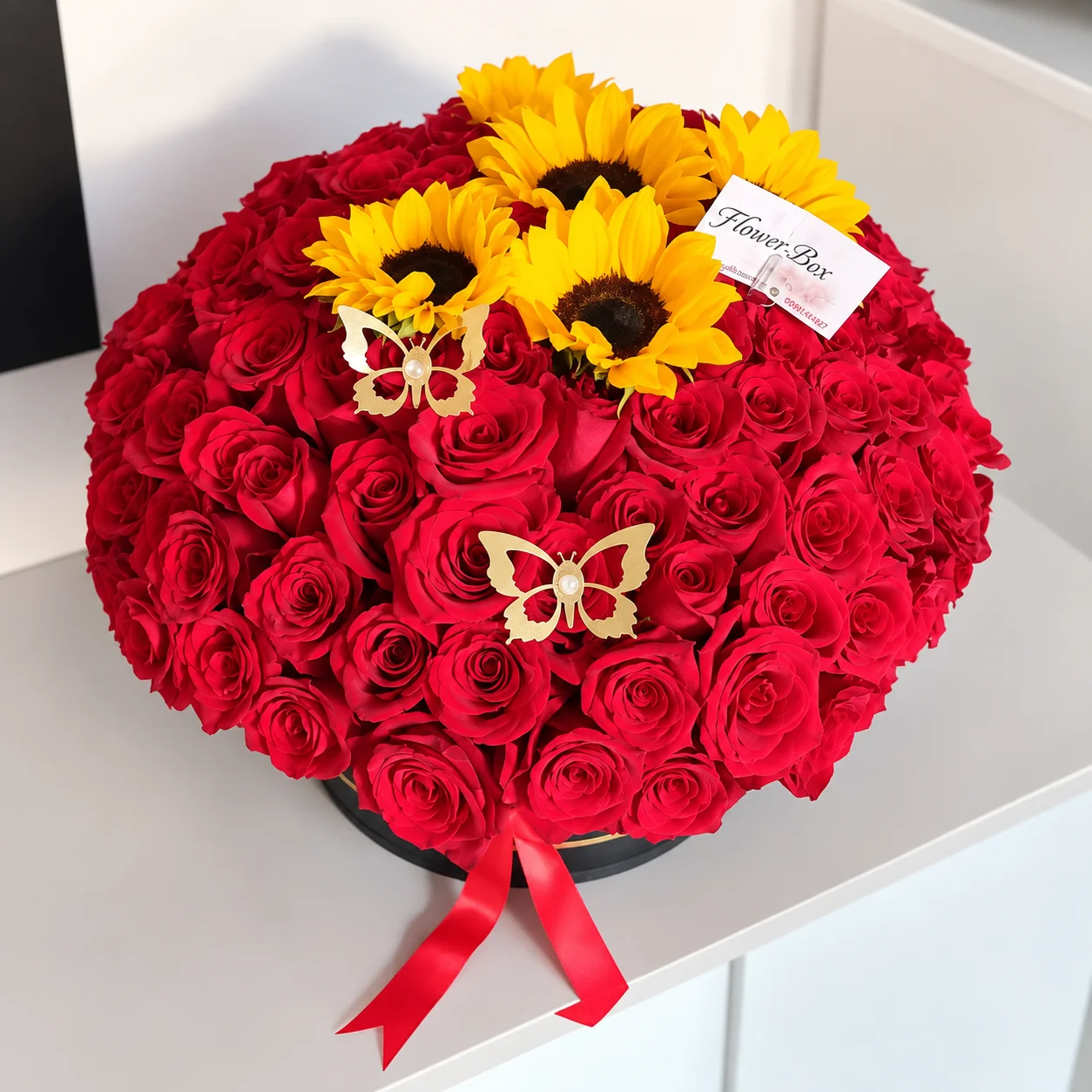 Box 150 Rosas - arreglo floral con rosas rojas y girasoles